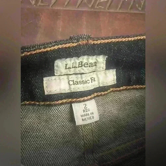 L.L. Bean classic fit jeans Size 2 Reg - Picture 3 of 5